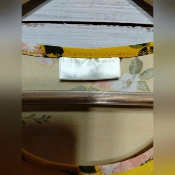 Bobbie‎ Brooks Floral Shift Dress Yellow size Small Summer Spring Lightweight - Picture 2 of 6